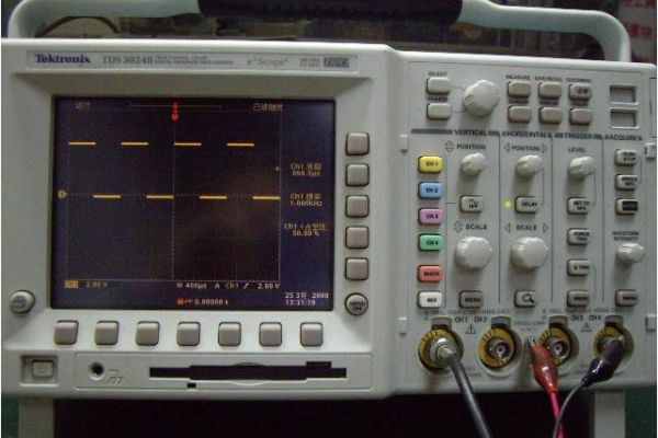 TDS3024B数字荧光示波器